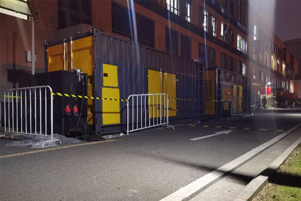 徐水柴油发电机组的输出电压是如何调节的？