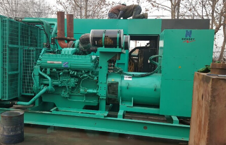 徐水发电机组如何判断水冷式机油散热器内部是否需要清洗？